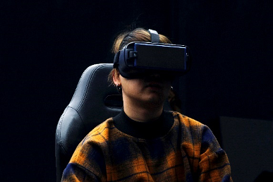 Jean-Maxime Dufresne et Virginie Lagani&egrave;re, VR Youth, 2019. Impression photographique