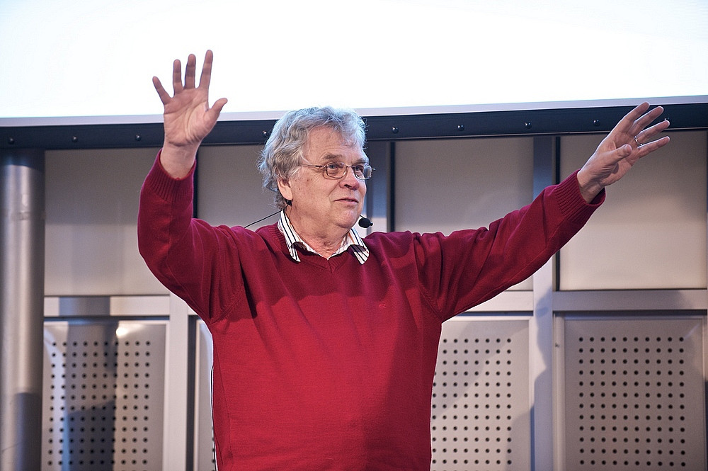 Jacques Limoges, professeur associ&eacute; &agrave; la Facult&eacute; d'&eacute;ducation, a litt&eacute;ralement hypnotis&eacute; l&rsquo;assistance afin de lui retirer toute id&eacute;e pr&eacute;con&ccedil;ue sur l&rsquo;enseignement.