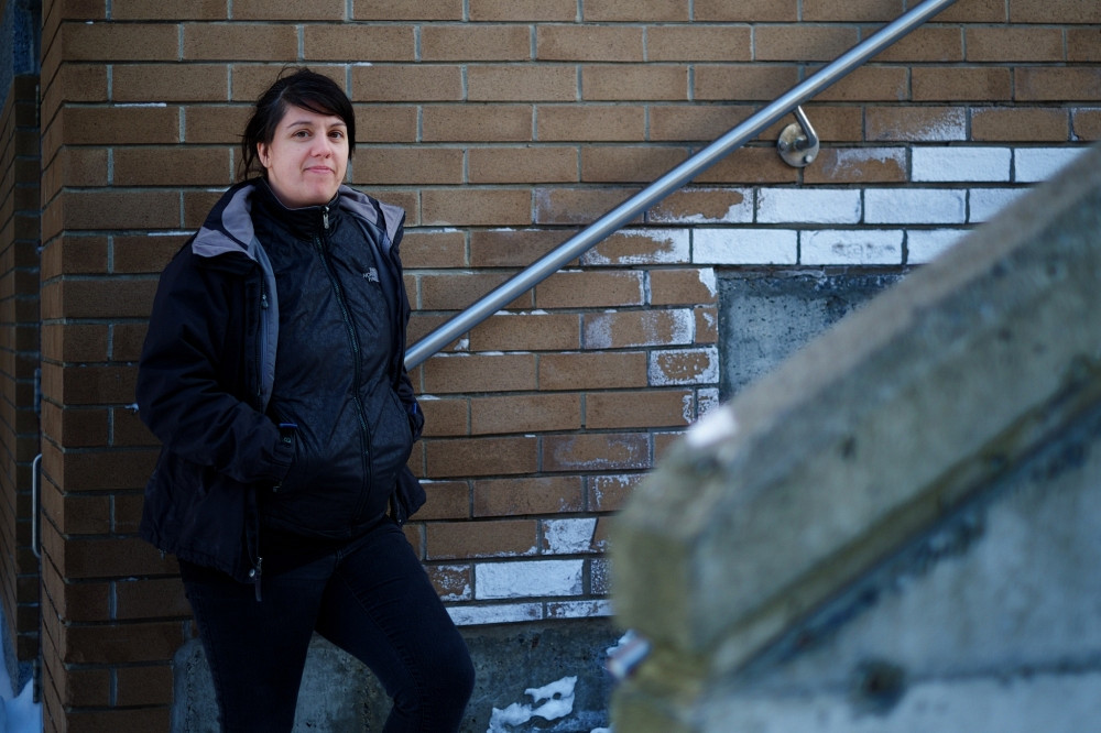 Caroline Leblanc a v&eacute;cu dans l'errance durant 15 ans. Elle est aujourd'hui &eacute;tudiante &agrave; la ma&icirc;trise en service social.