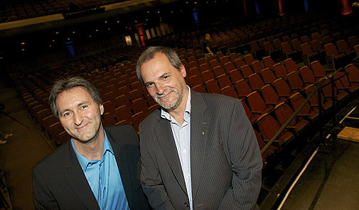 Le directeur du Centre culturel, Mario Tr&eacute;panier, et le vice-recteur au d&eacute;veloppement durable et aux relations gouvernementales, Alain Webster