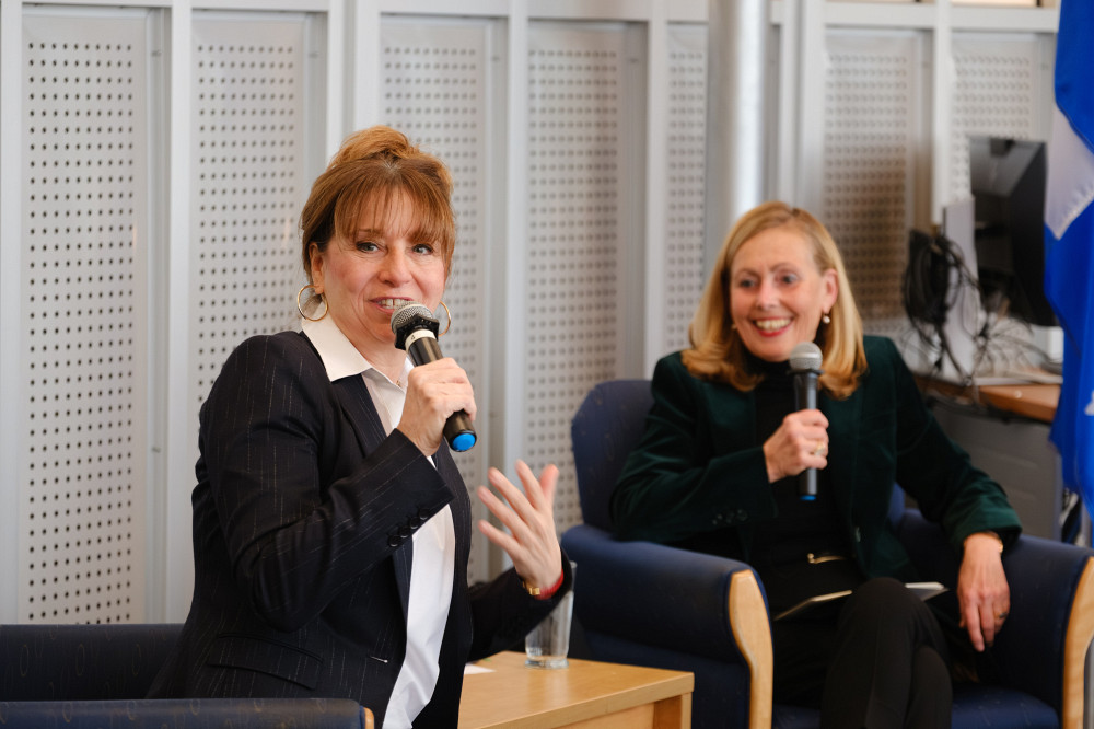 Table ronde avec Madame Nathalie Roy, pr&eacute;sidente de l'Assembl&eacute;e nationale du Qu&eacute;bec et anim&eacute;e par Madame Monique F. Leroux, pr&eacute;sidente du comit&eacute; d&rsquo;administration de l&rsquo;UdeS.