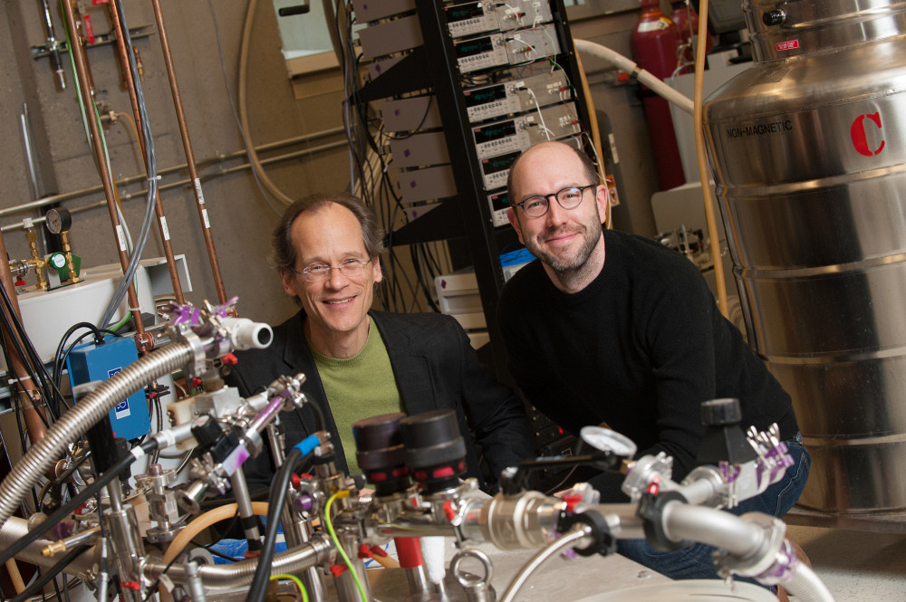 Le Pr﻿ Louis Taillefer et Nicolas Doiron-Leyraud