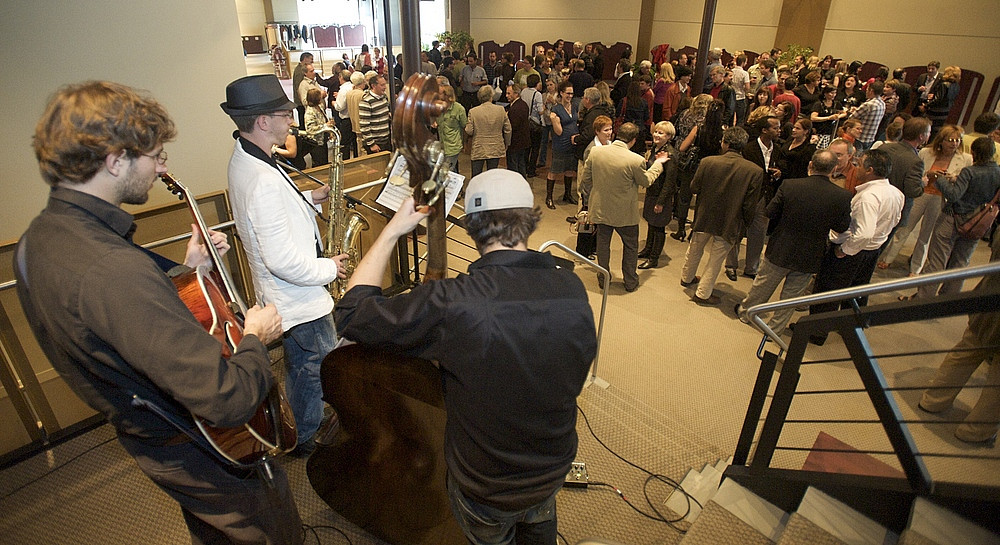 Un trio jazz assurait l&rsquo;ambiance musicale de la F&ecirc;te de la rentr&eacute;e&nbsp;2010.