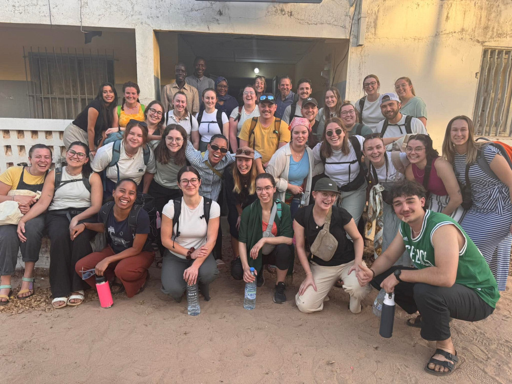 La cohorte &eacute;tudiante du baccalaur&eacute;at en adaptation scolaire et social lors de leur stage au S&eacute;n&eacute;gal.