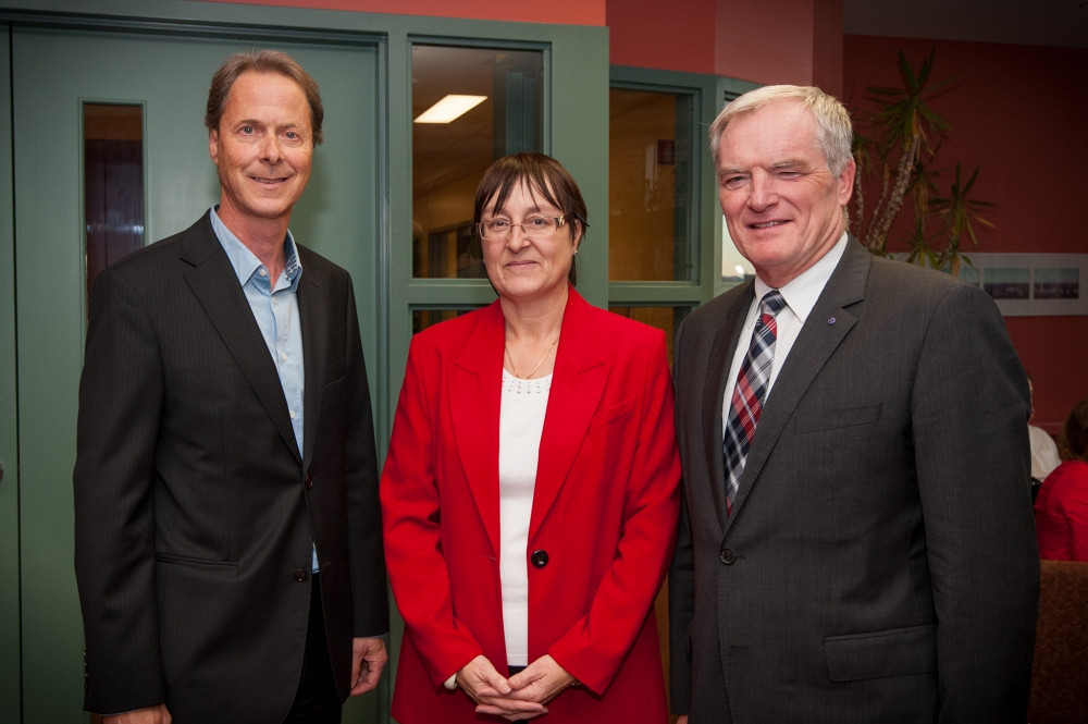 Dans l'ordre habituel : Donald Morissette, associ&eacute; et leader certification chez Deloitte,&nbsp;Professeure Anne Mathieu, vice-doyenne &agrave; l'enseignement et aux affaires &eacute;tudiantes de la Facult&eacute; d'administration et&nbsp;R&eacute;al-Yvan L&eacute;tourneau, associ&eacute; chez Raymond Chabot Grant Thornton et ambassadeur de la Facult&eacute; d'administration.