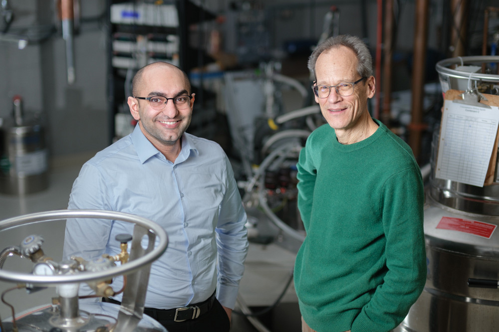 Amirreza Ataei, premier auteur de la publication en compagnie du Pr Louis Taillefer.