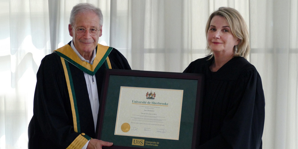 Le docteur d'honneur Jean Zermatten en compagnie de la professeure Carmen Lavall&eacute;e.