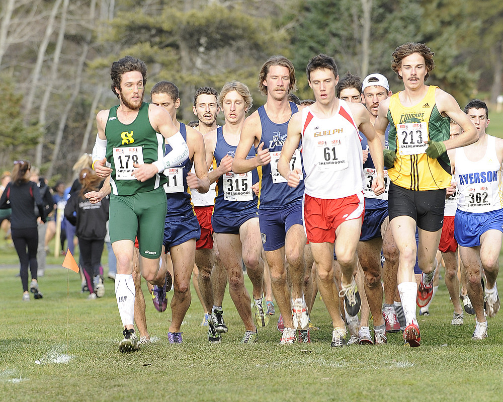Olivier Lavoie a repris l&agrave; o&ugrave; il avait laiss&eacute; l'an dernier en prenant le 2e rang au Rouge et Or Invitation de cross-country.
