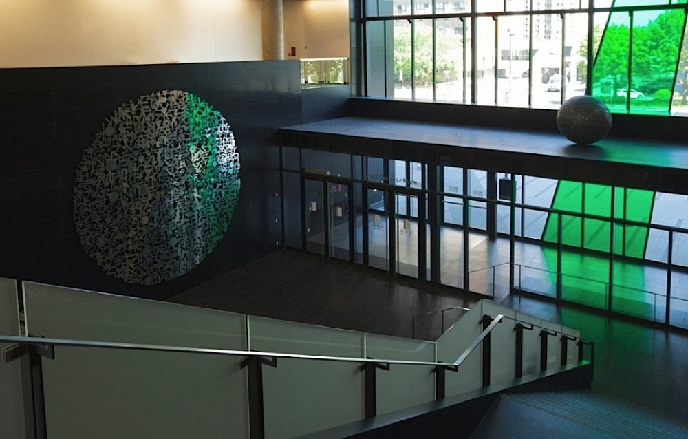 L&rsquo;&oelig;uvre de Michel Goulet, Un monde en soi, au Campus de Longueuil.