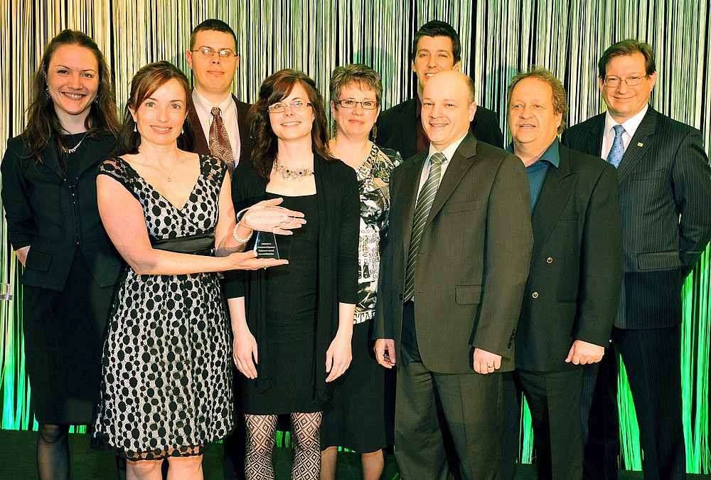 Kristalna Vincent; H&eacute;l&egrave;ne Daneau, directrice g&eacute;n&eacute;rale; Jean-Fran&ccedil;ois Wehrung, pr&eacute;sident; Lyza Inkel; Jos&eacute;e Pinel; Olivier Rousseau, de la Caisse d'&eacute;conomie solidaire Desjardins; R&eacute;jean Marcotte; Alain Beaulieu; et Jean-Maxime Nadeau, d'Investissement Qu&eacute;bec.