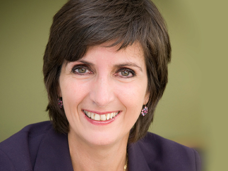 Ghislaine Clot est titulaire d&rsquo;un MBA (&Eacute;cole des HEC &agrave; Paris) et de ma&icirc;trises en gestion des technologies de l&rsquo;information et en psychologie des organisations.