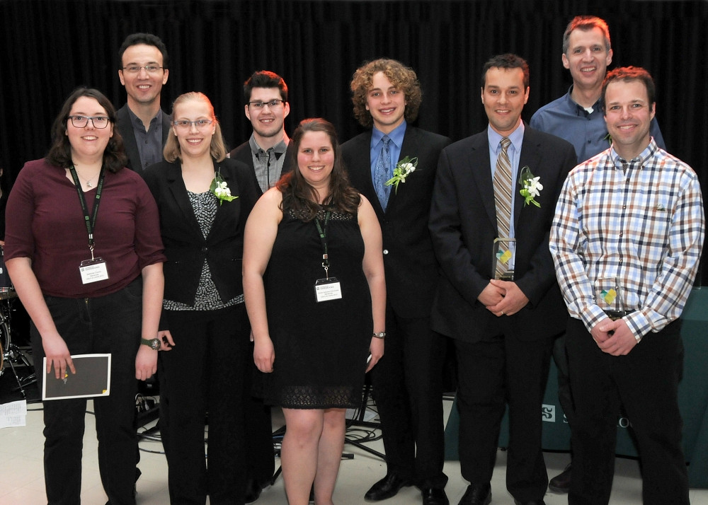 Plusieurs &eacute;tudiants et membres du personnel de biochimie&nbsp;se sont&nbsp;impliqu&eacute;s dans l'&eacute;dition 2015 du Gala du m&eacute;rite&nbsp;de la FMSS