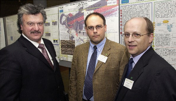 M. Joe Lombard, président de l\'aluminerie Alouette, M. Daniel Marceau, directeur du REGAL, et M. Gervais Soucy, président de cette deuxième édition de la Journée des étudiants du REGAL