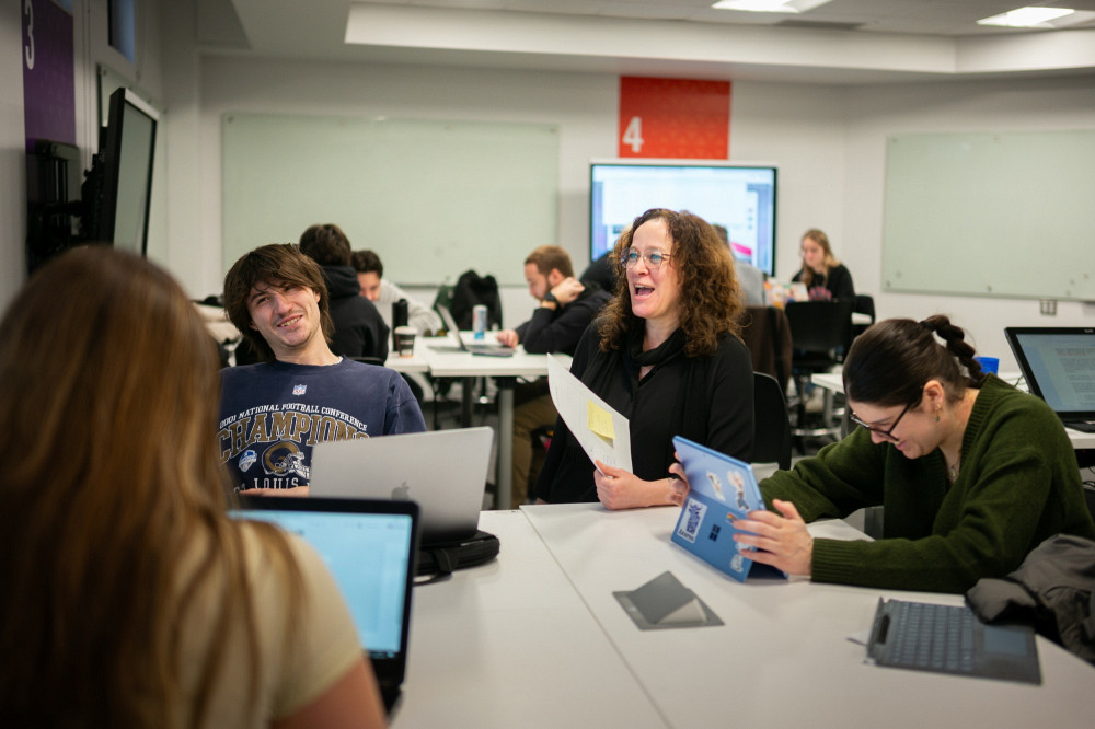 &laquo;&nbsp;Aim&eacute;e de tous, Karine Pr&eacute;mont poss&egrave;de un humour contagieux et une facilit&eacute; de contact, qui rend chaque interaction agr&eacute;able et humaine. Son enseignement d&eacute;passe largement la simple transmission de connaissances.&nbsp;&raquo;
