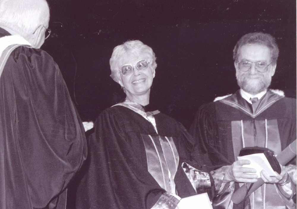 Remise d&rsquo;un doctorat honorifique &agrave; Anne H&eacute;bert le 12 juin 1993. Mgr Jean-Marie Fortier, chancelier de l'Universit&eacute;, Anne H&eacute;bert et Normand Wener, doyen de la Facult&eacute; des lettres et sciences humaines (FLSH)