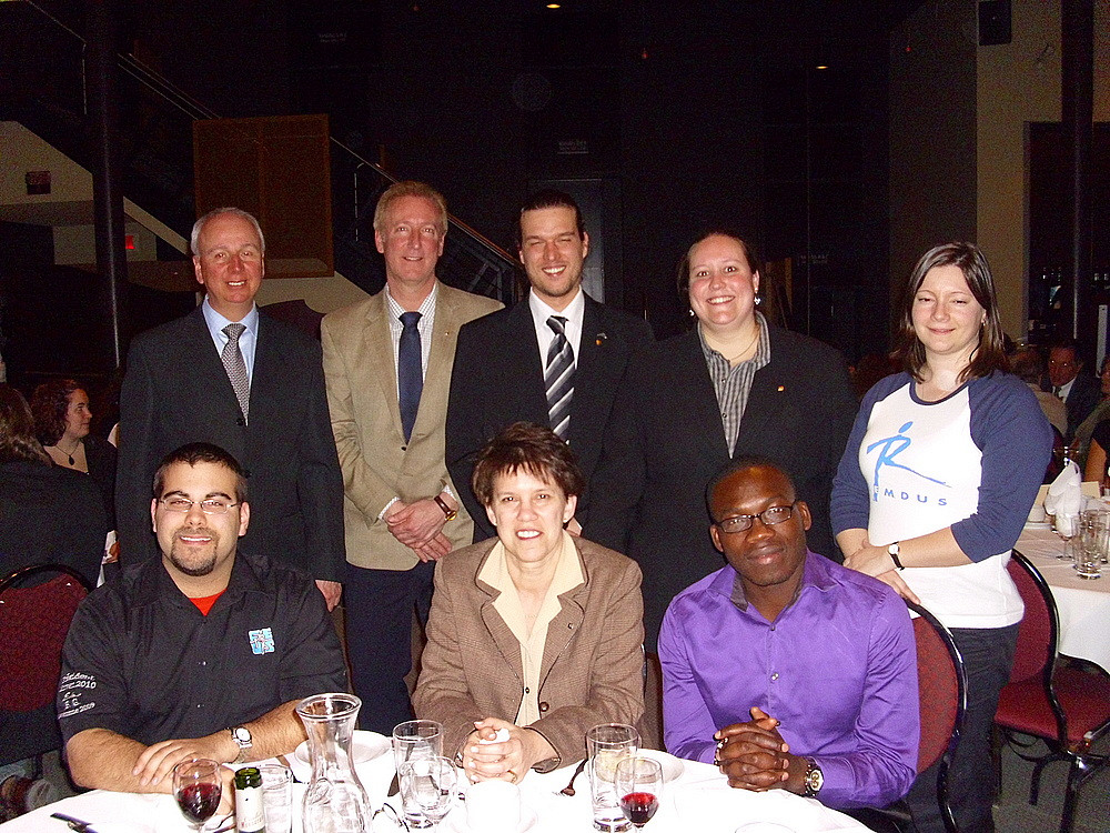 La table d'honneur de la d&eacute;gustation-b&eacute;n&eacute;fice 2010 de la Fondation Force