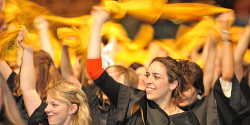Une collation des grades à saveur de retrouvailles pour les diplômés de 2011
