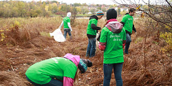 Les étudiants en biochimie de la santé réalisent une 2<SUP>e</SUP> corvée de nettoyage des berges