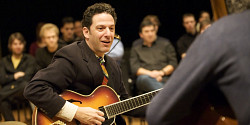 John Pizzarelli offre une classe de maître à l’École de musique