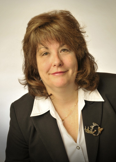 Les principaux th&egrave;mes de recherche de Julie Lyne Leroux, professeure au Secteur PERFORMA depuis aout 2012, sont la p&eacute;dagogie &agrave; l&rsquo;ordre coll&eacute;gial, l&rsquo;&eacute;valuation des apprentissages dans une approche par comp&eacute;tences, les pratiques &eacute;valuatives d&rsquo;enseignantes et d&rsquo;enseignants au coll&eacute;gial, la formation &agrave; l&rsquo;enseignement au coll&eacute;gial et la formation de formateurs.