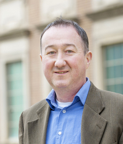 Professeur Leonard R. MacGillivray, titulaire de la Chaire d’excellence en recherche du Canada en ingénierie des cristaux pour la chimie verte et les matériaux durables