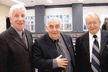 Basile Spiridonakis (à droite) avec Bernard Chaput et Jean-Guy Lavallée lors des Grandes Retrouvailles d'octobre 2004.