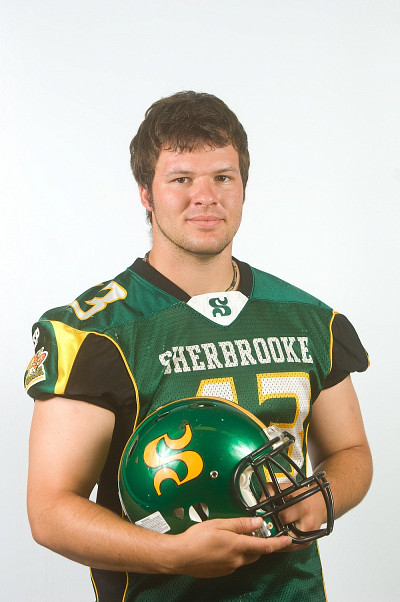 Le secondeur sherbrookois Vincent Auger a une fois de plus très bien fait avec deux interceptions et un échappé recouvré.