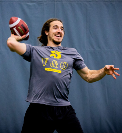 Jean-Christophe Bourque St-Hilaire, lors de la r&eacute;cente Acad&eacute;mie du leadership pour quarts-arri&egrave;res Anthony Calvillo.