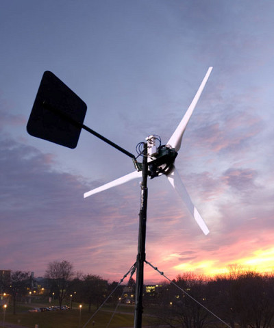 Des étudiants en génie travaillent à la mise au point d'une éolienne du type de celle-ci, et espèrent en créer un prototype qui pourra être reproduit à faible coût dans les pays en voie de développement, dont Madagascar.