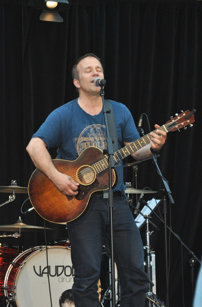 Le chanteur Marc Déry a livré une performance sentie lors du Radiodon.