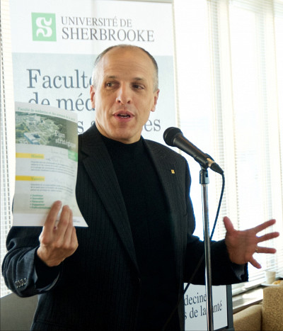 Le Pr Pierre Cossette, doyen de la FMSS, pr&eacute;sente le plan strat&eacute;gique 2016-2018.