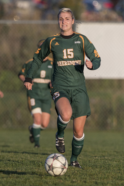 L'&eacute;quipe des filles peut compter sur une excellente d&eacute;fensive, dont fait partie la no. 15 Audrey Marcoux.