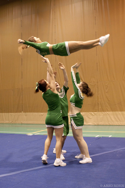 L'&eacute;quipe de cheerleading Vert & Or a r&eacute;ussi &agrave; maintenir un bon niveau malgr&eacute; l'absence d'entra&icirc;neur cet automne.