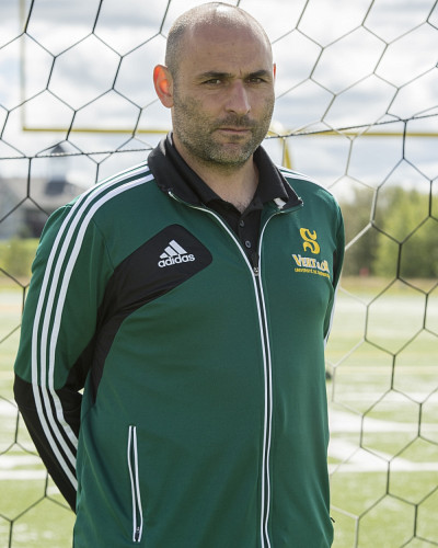 L'entra&icirc;neur de l'&eacute;quipe f&eacute;minine de soccer Vert & Or, Alfred Picariello.
