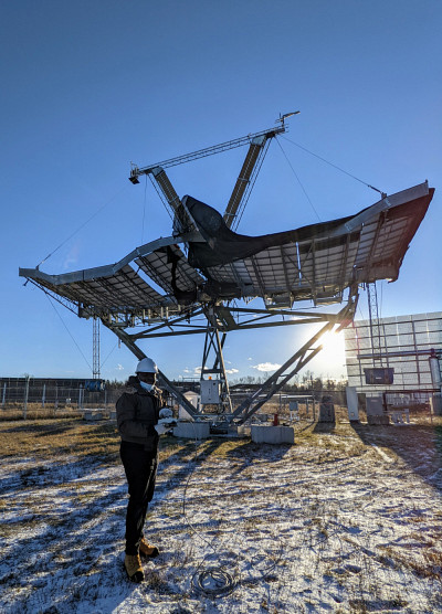 Opération de la rotation du tracker solaire à concentration dans le cadre de la maintenance annuelle pré-hivernale.