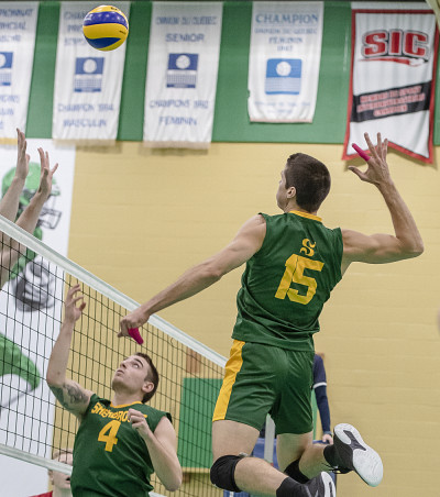 Le joueur de centre Rapha&euml;l Viens s'est illustr&eacute; r&eacute;cemment pour son &eacute;quipe, aux dires de son entra&icirc;neur.