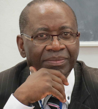 Le professeur Ernest Monga