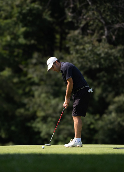 L'&eacute;quipe masculine, compos&eacute;e de 3 recrues sur 7 golfeurs, a termin&eacute; au 5e rang du classement g&eacute;n&eacute;ral par &eacute;quipe lors du tout premier tournoi de la saison.