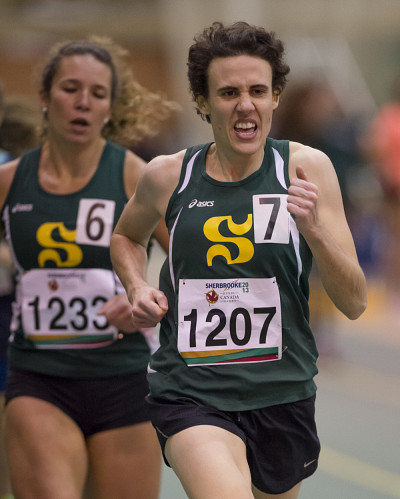 Am&eacute;lie Aug&eacute; (avant-plan) et Maude L&eacute;veill&eacute; ont m&eacute;rit&eacute; l'or et l'argent au pentathlon lors du r&eacute;cent McGill Team Challenge d'athl&eacute;tisme.