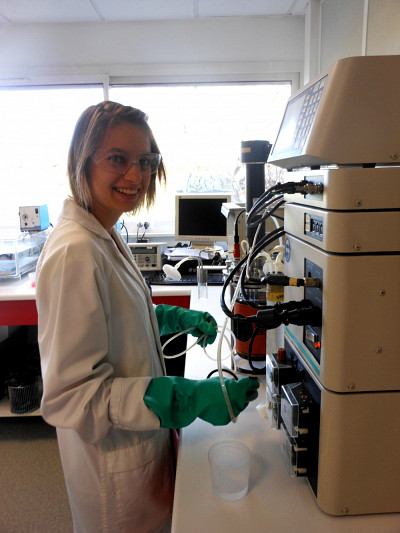 Valérie Guénard-Lampron oeuvrant au sein du laboratoire de Lallemand en France.