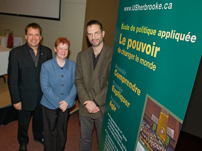 Retour en 2008 : Bruno-Marie Béchard, alors recteur, Linda Bellalite, doyenne de la FLSH à ce moment, et Jean-Herman Guay soulignent la naissance de l'ÉPA.