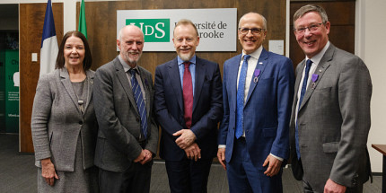 Jean-Pierre Perreault, Pierre Cossette et Jean Goulet élevés au rang de chevalier de l’Ordre des Palmes académiques