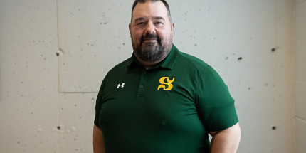 Dominic Desmarais prendra les rênes de la relance du programme de hockey masculin