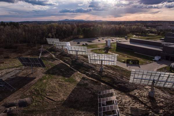 Le plus grand parc solaire consacré à la recherche appliquée au pays se trouve à l'UdeS.