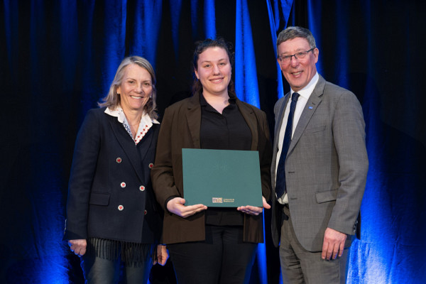 Le soutien de la bourse d'excellence Laurent et Claire B. Beaudoin permet &agrave; l'&eacute;tudiante Audrey Guy de se consacrer pleinement &agrave; ses travaux de recherche, qui portent sur l&rsquo;utilisation des ultrasons &agrave; travers le cr&acirc;ne, avec l&rsquo;objectif de rendre ces technologies m&eacute;dicales plus accessibles, notamment pour le traitement de l&rsquo;AVC.