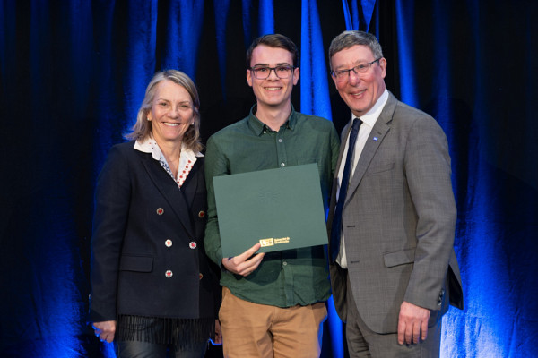 Les travaux d'&Eacute;douard Moffet, boursier d'excellence Laurent et Claire B. Beaudoin, portent sur le d&eacute;veloppement de technologies &agrave; impact tangible, en particulier dans le domaine environnemental, qui am&eacute;liorent la prise de donn&eacute;es et contribuent &agrave; la protection des &eacute;cosyst&egrave;mes.