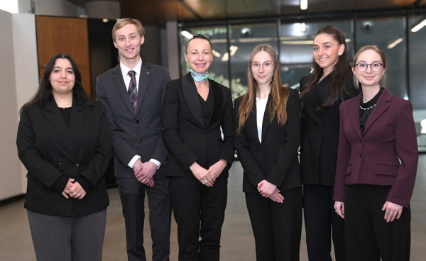 CNNC : Linda Chtioui, Jean-Christophe St-Germain, Estelle Savoie-Dufresne (coach), Zo&eacute; Turcotte, Sevana Bahlawanian et Emilie Rioux.