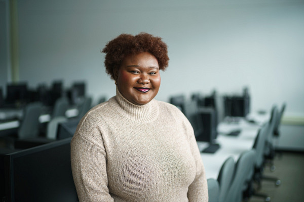 &Eacute;tudiante engag&eacute;e, Ramatoulaye Kante croit que la parole peut devenir un puissant moteur de changement, pour&nbsp;faire avancer la dignit&eacute; et les droits des femmes.