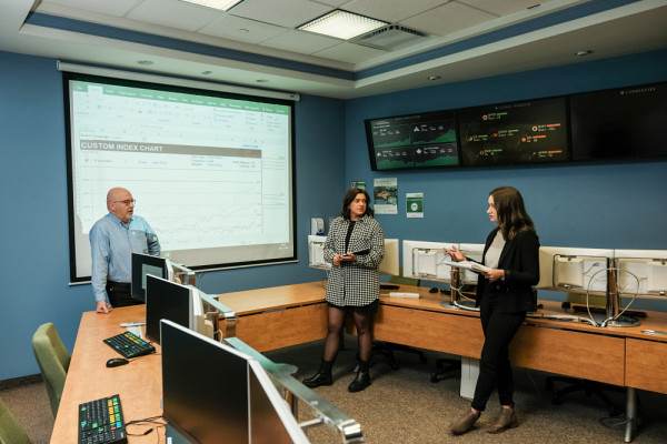 Depuis sa cr&eacute;ation en 2012, le Fonds d&rsquo;investissement &eacute;tudiant de l&rsquo;UdeS b&eacute;n&eacute;ficie du mentorat du professeur Mario Lavall&eacute;e. Photo prise en 2021.