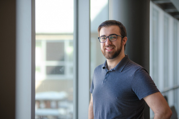 Simon Jeanneau, étudiant au doctorat en biologie à l'UdeS, est engagé dans le Réseau Fiers d'être verts depuis les débuts.